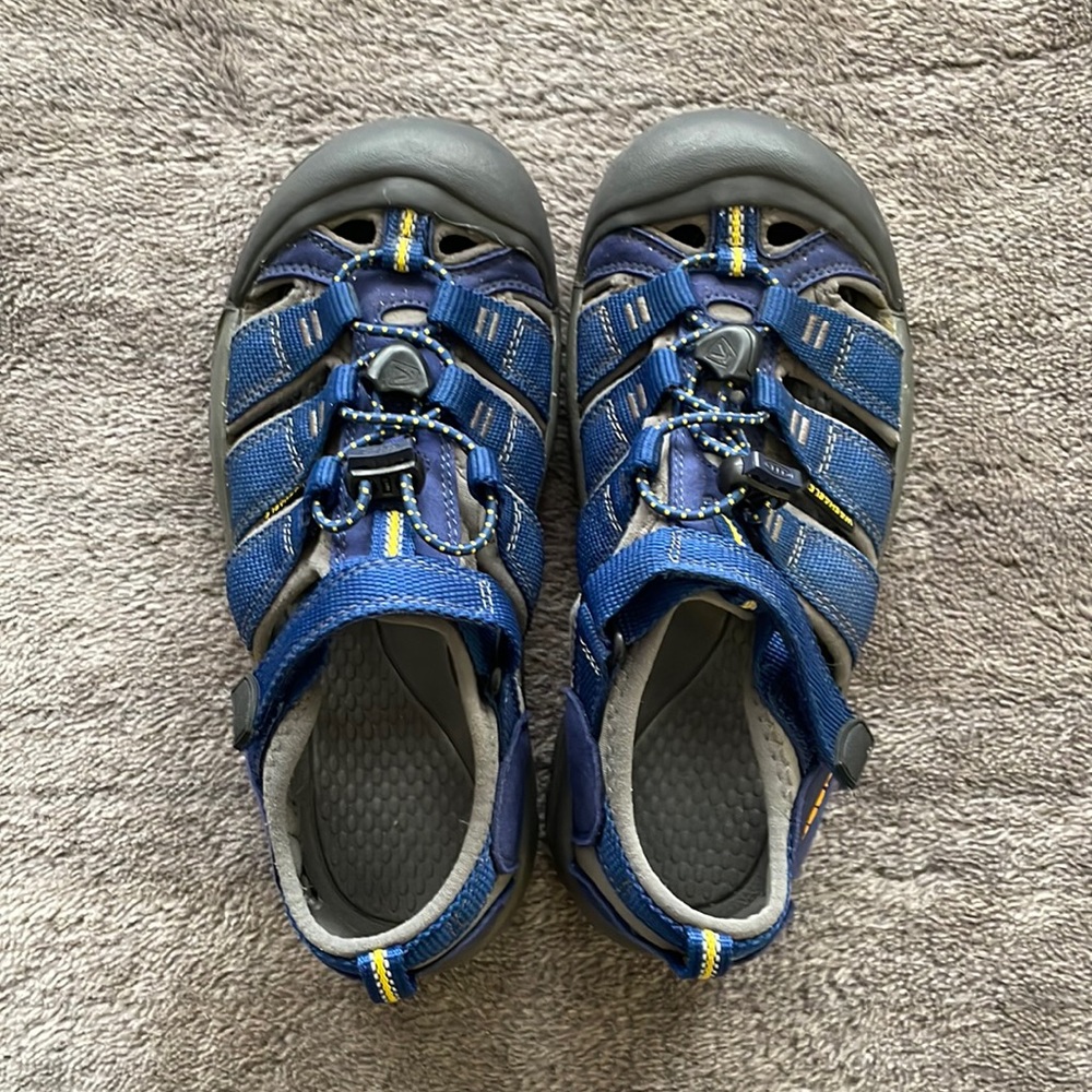 Keen outdoor sandals/water shoes, boys size 3